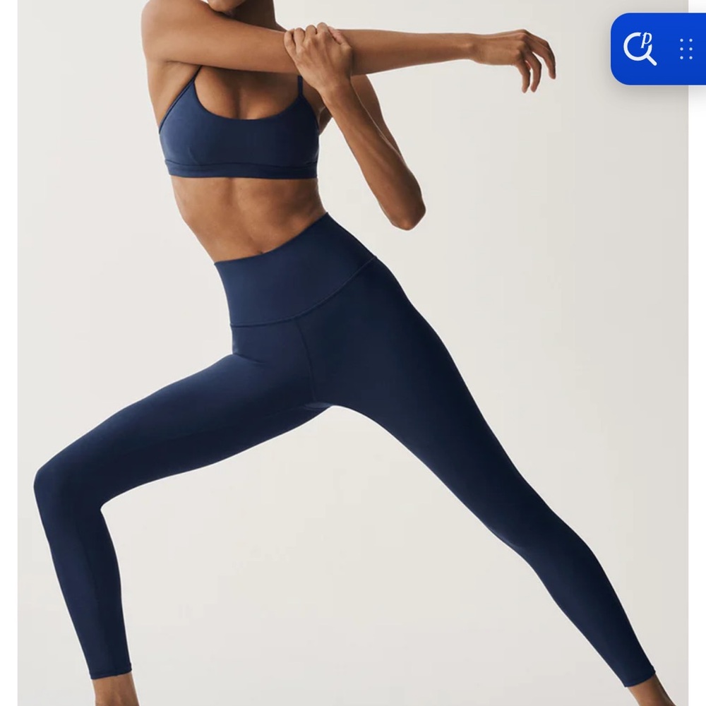 Alo Airlift navy set in XS (bra and leggings included)
